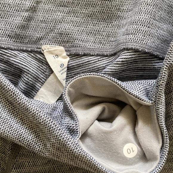 Lululemon Reversible Run: Turn Around Tight Sz 10 - Picture 5 of 6